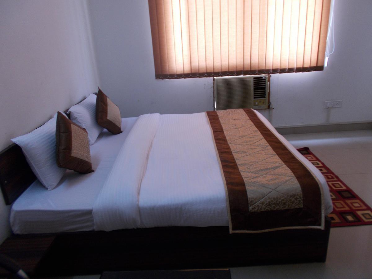 The Radiance Suites And Apartment Yeni Delhi Dış mekan fotoğraf